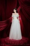  Váy trắng công chúa bẹt vai đính hoa LOVELYN 