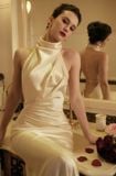  Váy lụa dài cổ yếm màu kem KISSERINE 