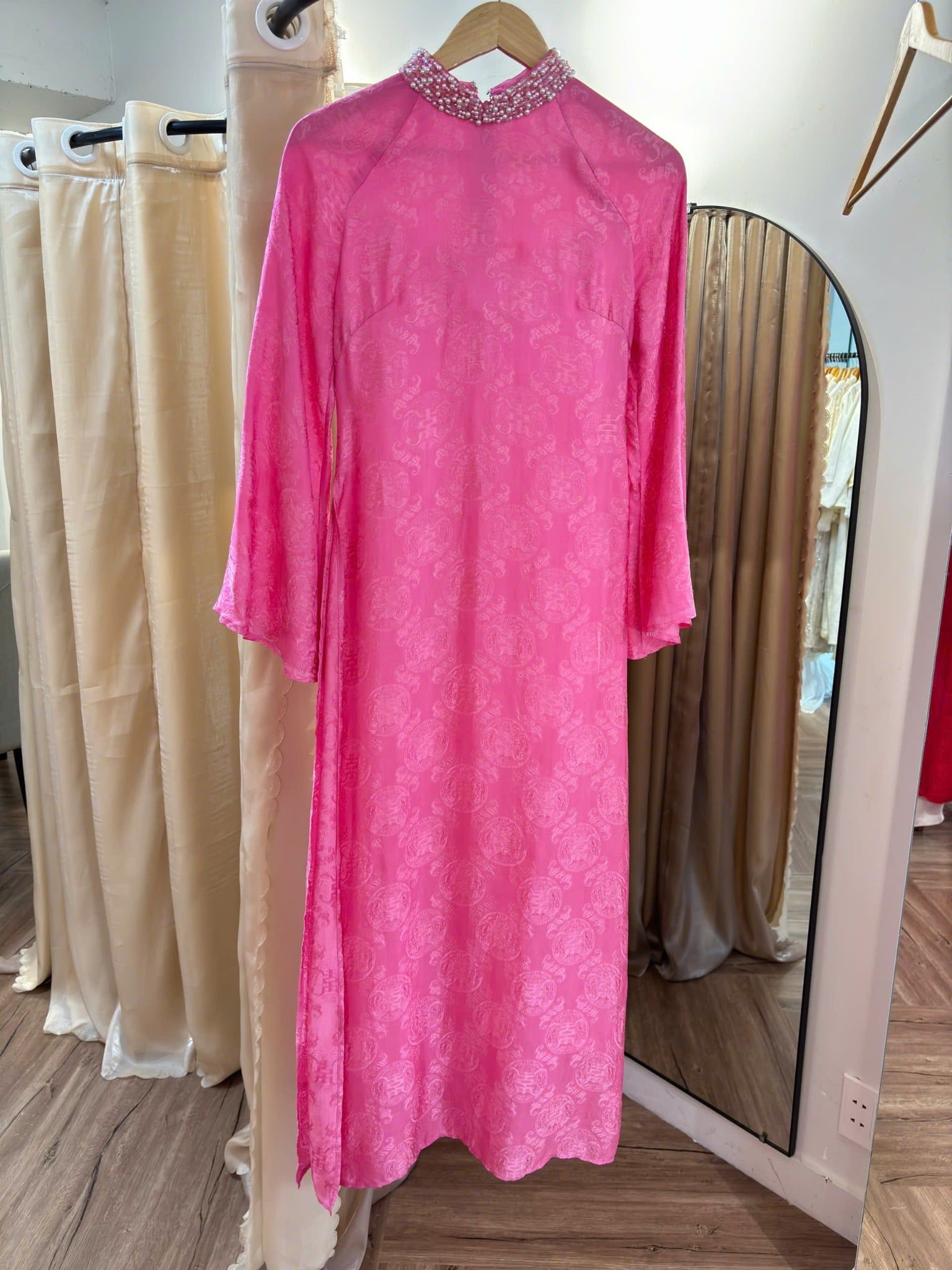  W - Áo dài hồng Đào Nguyệt quần trắng KOALIFY 