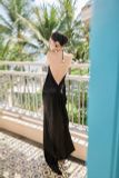  Váy lụa đen cổ yếm hở lưng LAVIERGE 
