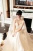 Cho thuê váy trắng dài 2 dây kết hợp choàng rời dài LINH PHUNG đi chơi sang chảnh