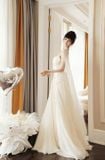  Váy trắng dài 2 dây kết hợp choàng rời dài LINH PHUNG 