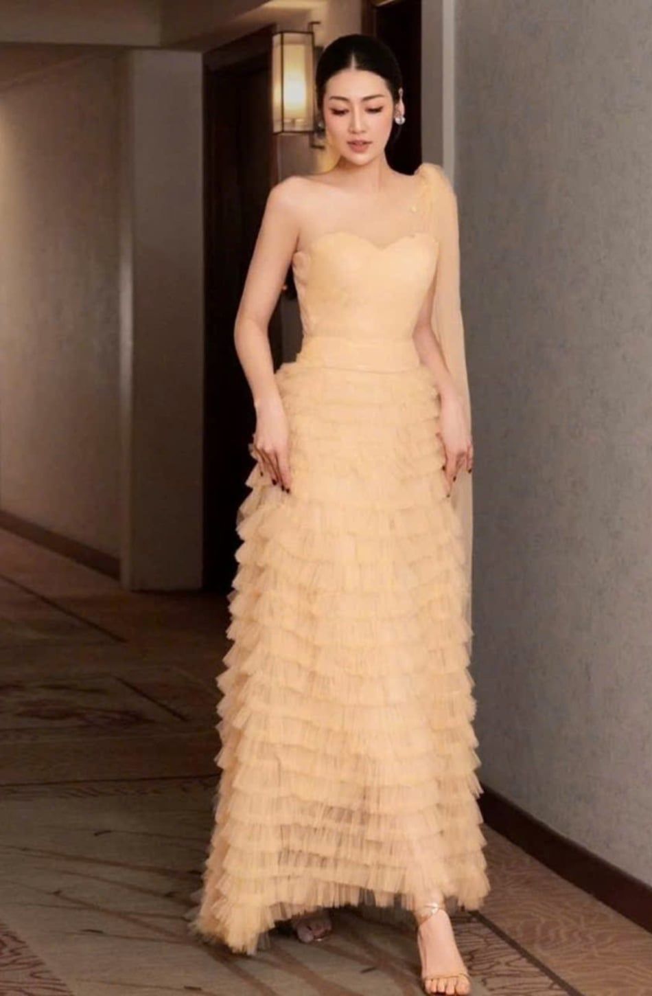  Váy kem voan chéo cổ tà tầng PARAMO 