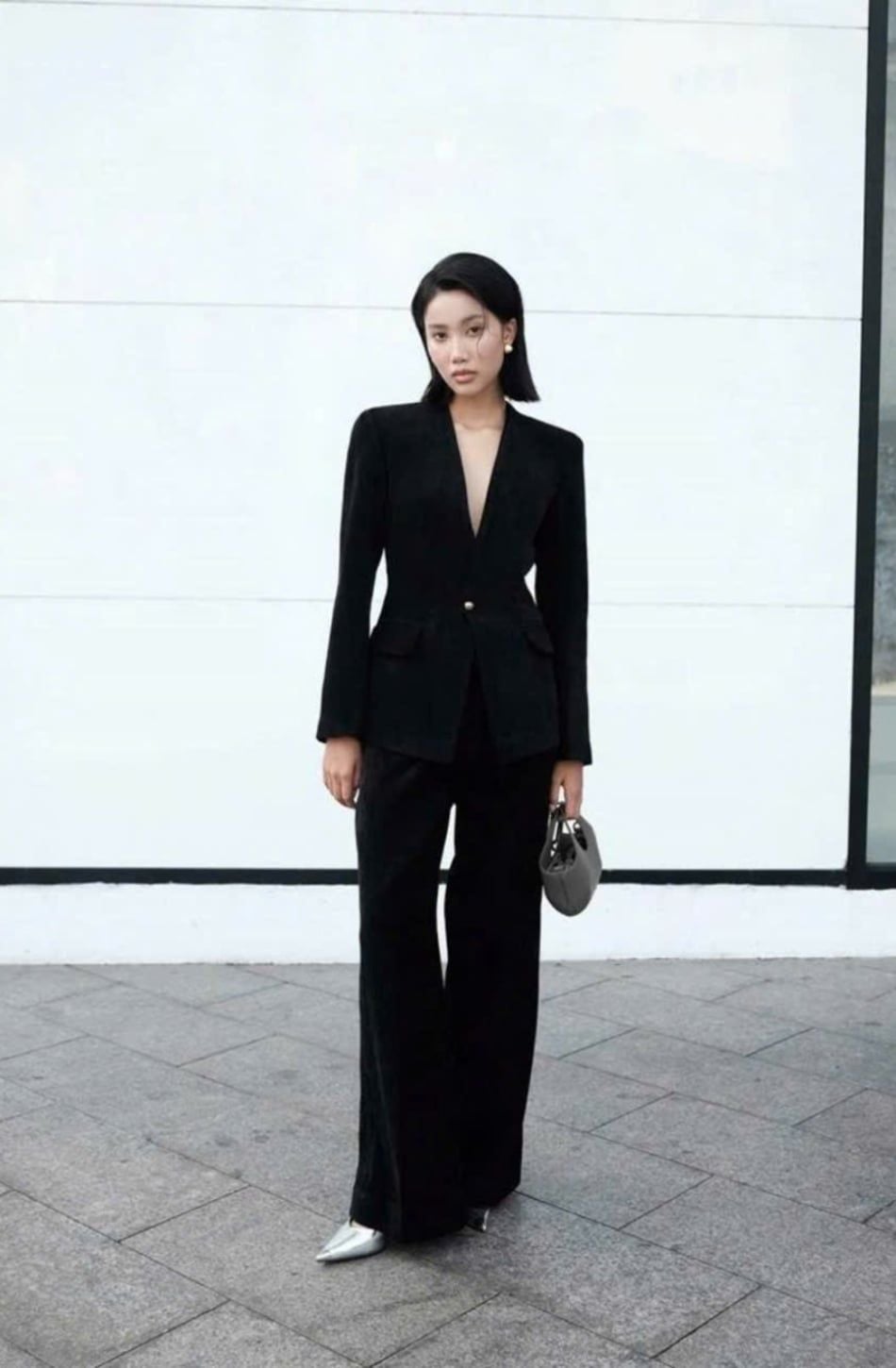  Set vest đen áo cổ chữ V TRIO JI 