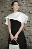  Váy đen dài vạt chéo vai trắng CHATS 