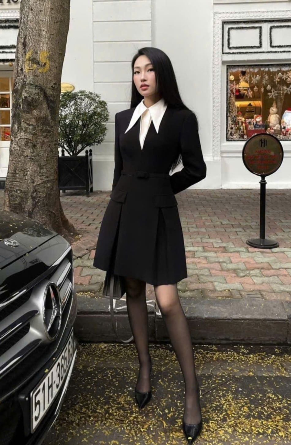  Váy đen ngắn cổ sơ mi trắng WHITE ANT 