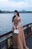 Cho thuê váy nâu dài chéo 1 bên vai JOSEPHINE đi du lịch đẹp