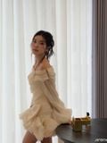  Váy trắng tà phồng bẹt vai tay dài JIRENE 