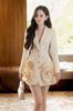 Cho thuê váy ngắn khoét ngực cổ sơ mi đính hoa hồng to bên hông DARLING DIVA đi chơi sang chảnh