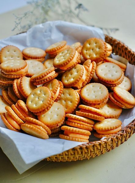 BÁNH QUY MẶN KẸP NOUGAT VỊ PHOMAI