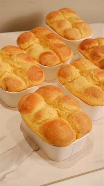 BÁNH MÌ BRIOCHE CAM VÀNG