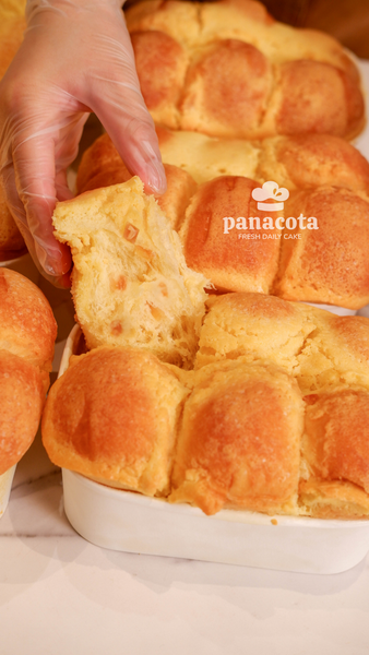 BÁNH MÌ BRIOCHE CAM VÀNG