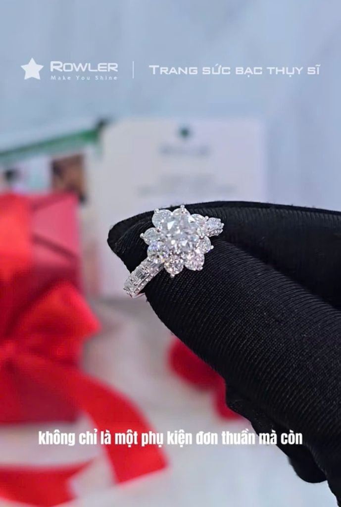 Nhẫn Royal bạc Thụy Sĩ  đính full đá Moissanite viên chủ  6.0ly ROWLER_RH000969