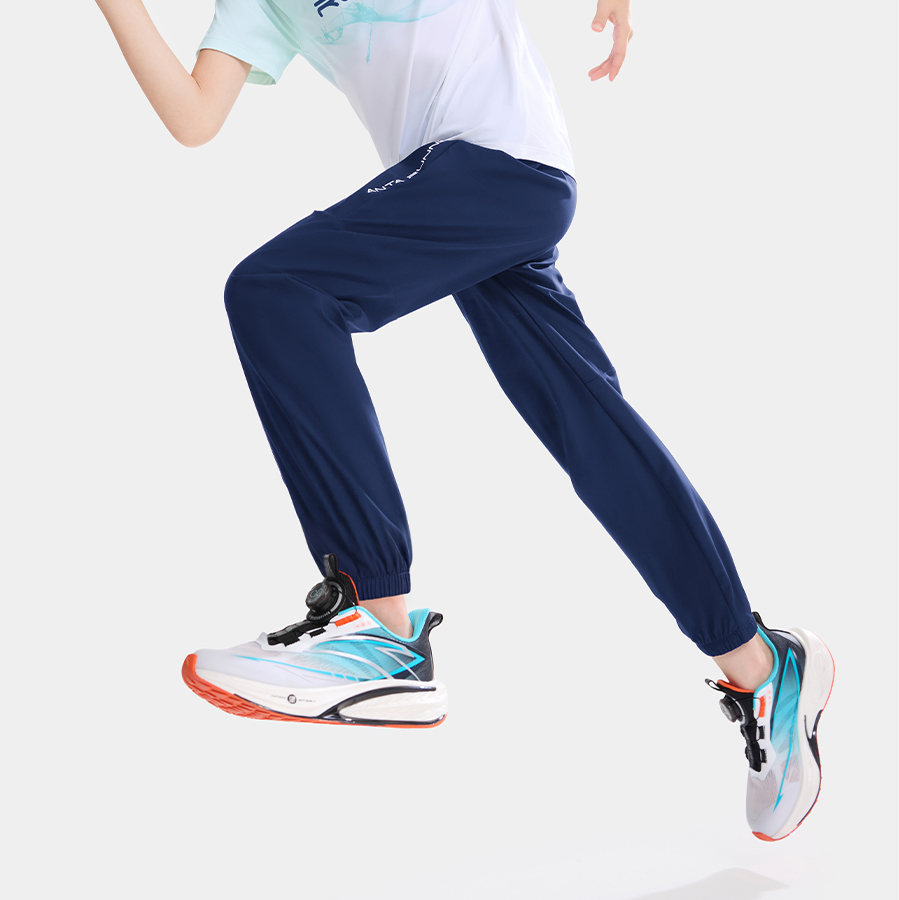 Quần Dài Thời Trang Thể Thao Bé Trai Anta Kids 3526B7777-2