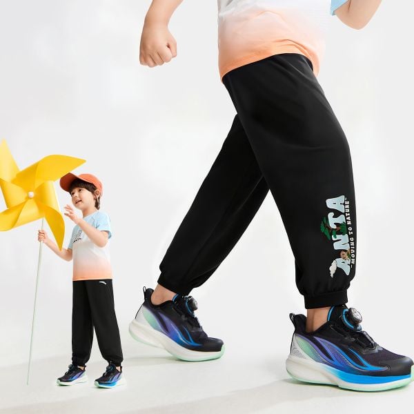 Quần Dài Thể Thao Bé Trai Anta Kids 3526C9701-1