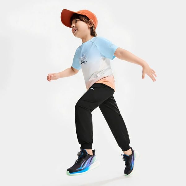 Quần Dài Thể Thao Bé Trai Anta Kids 3526C9701-1