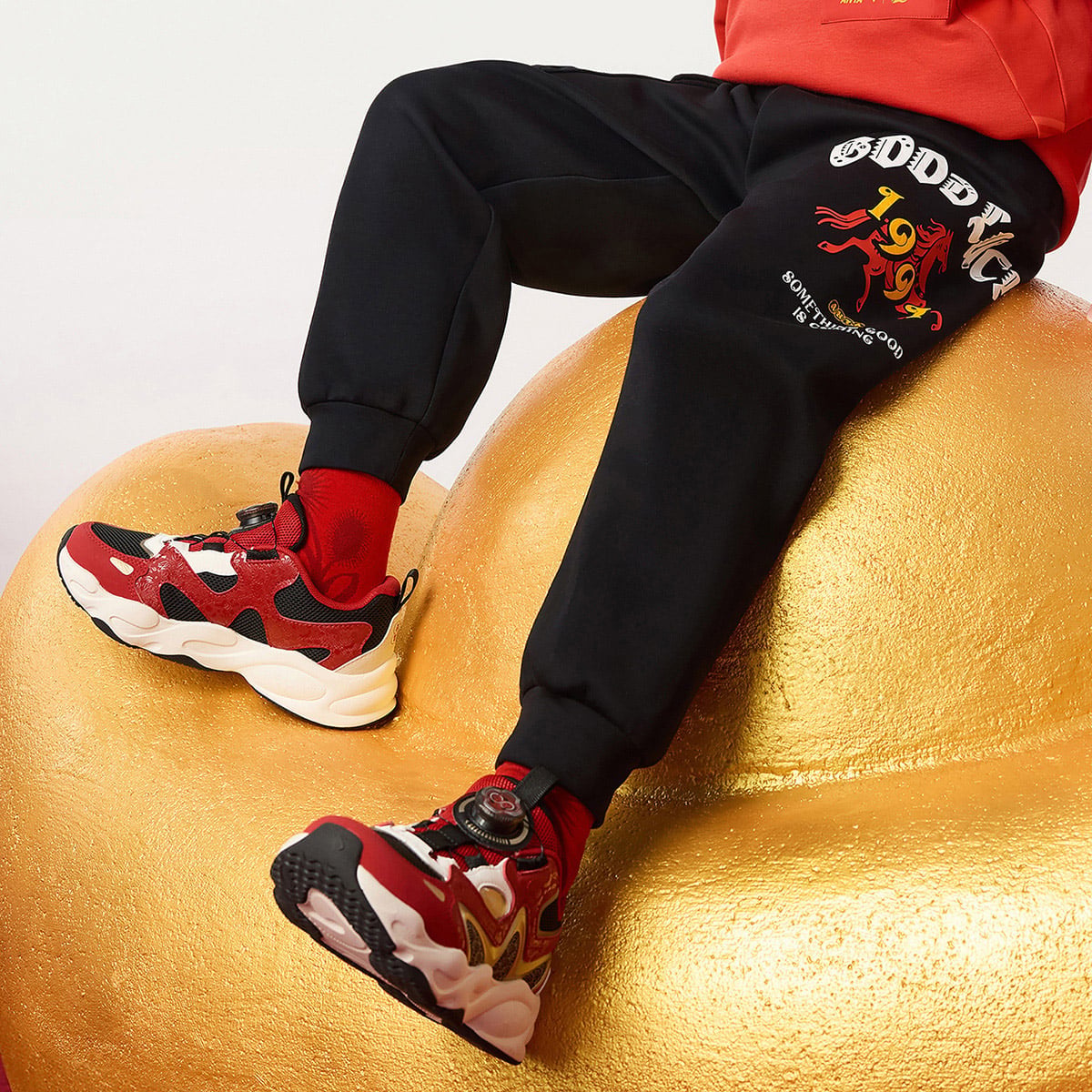 Quần Dài Thể Thao Bé Trai Anta Kids 3526A8727-1