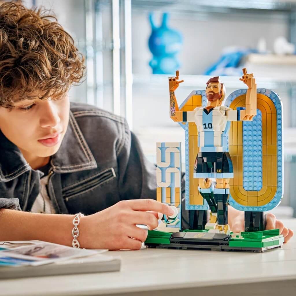 Bộ đồ chơi mô hình lắp ráp Huyền Thoại Bóng Đá Lionel Messi 2in1 LEGO EDITIONS SPORTS