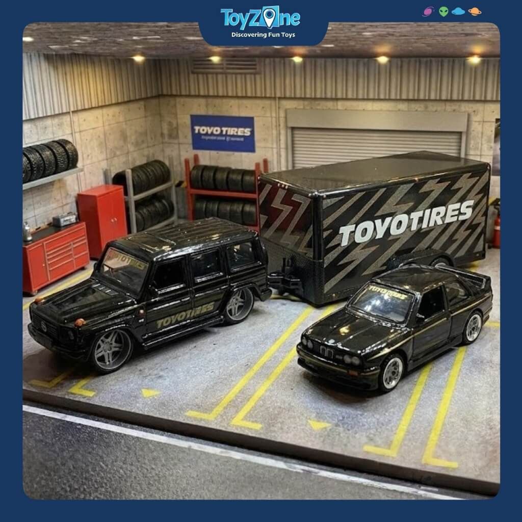 Mô hình xe vận chuyển Mercedes-Benz G-Class + BMW 3 Series M3 1988 Design Team Hauler 1:64 MAISTO