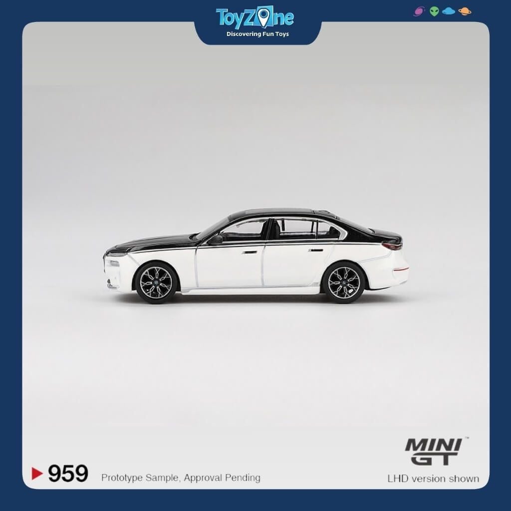 Mô hình xe BMW i7 xDrive60 1:64 MiniGT