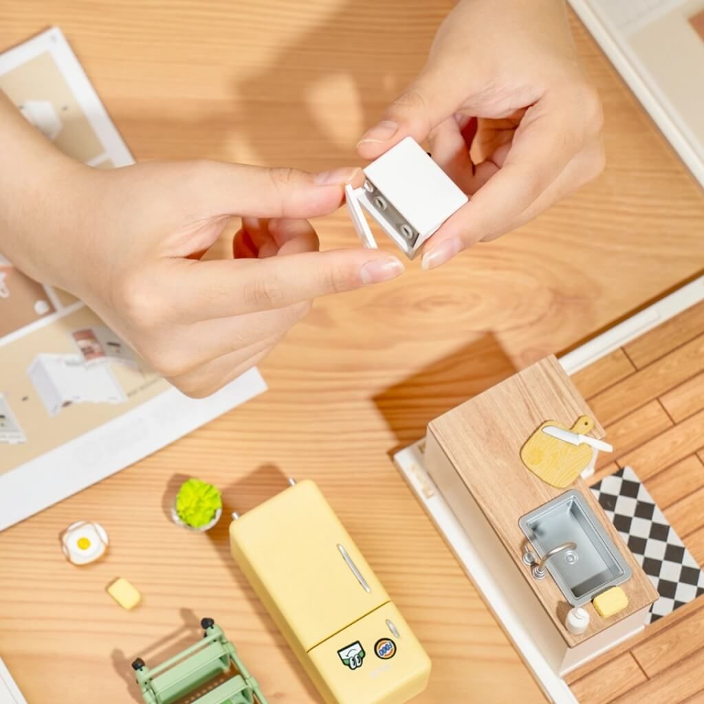 Mô hình lắp ráp nhà nhựa DIY Gian Bếp Vui Vẻ Rolife Super Creator Happy Meals Kitchen DW008 ROBOTIME