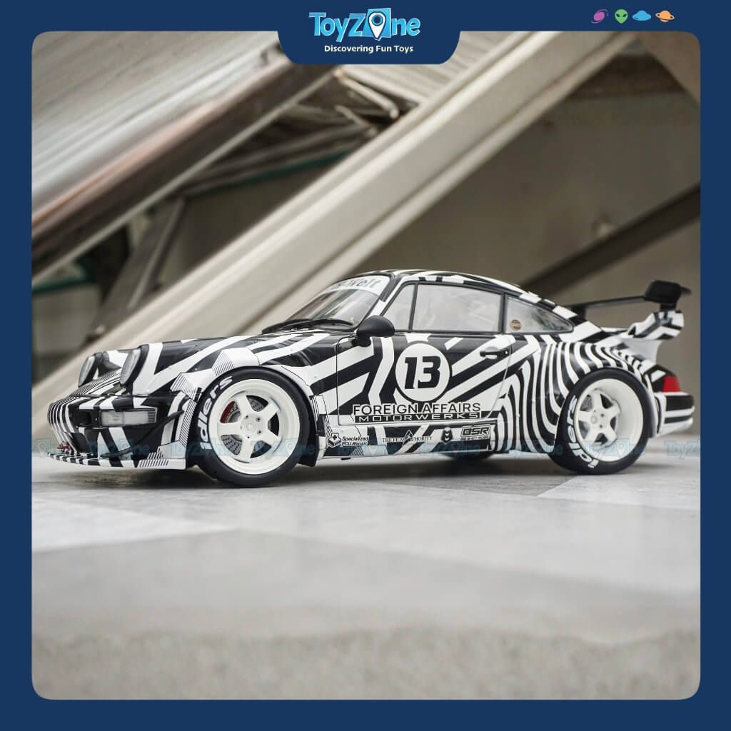 Mô hình xe Porsche 911 RWB Body Kit The Zebra Camouflage 2022 1:18 SOLIDO