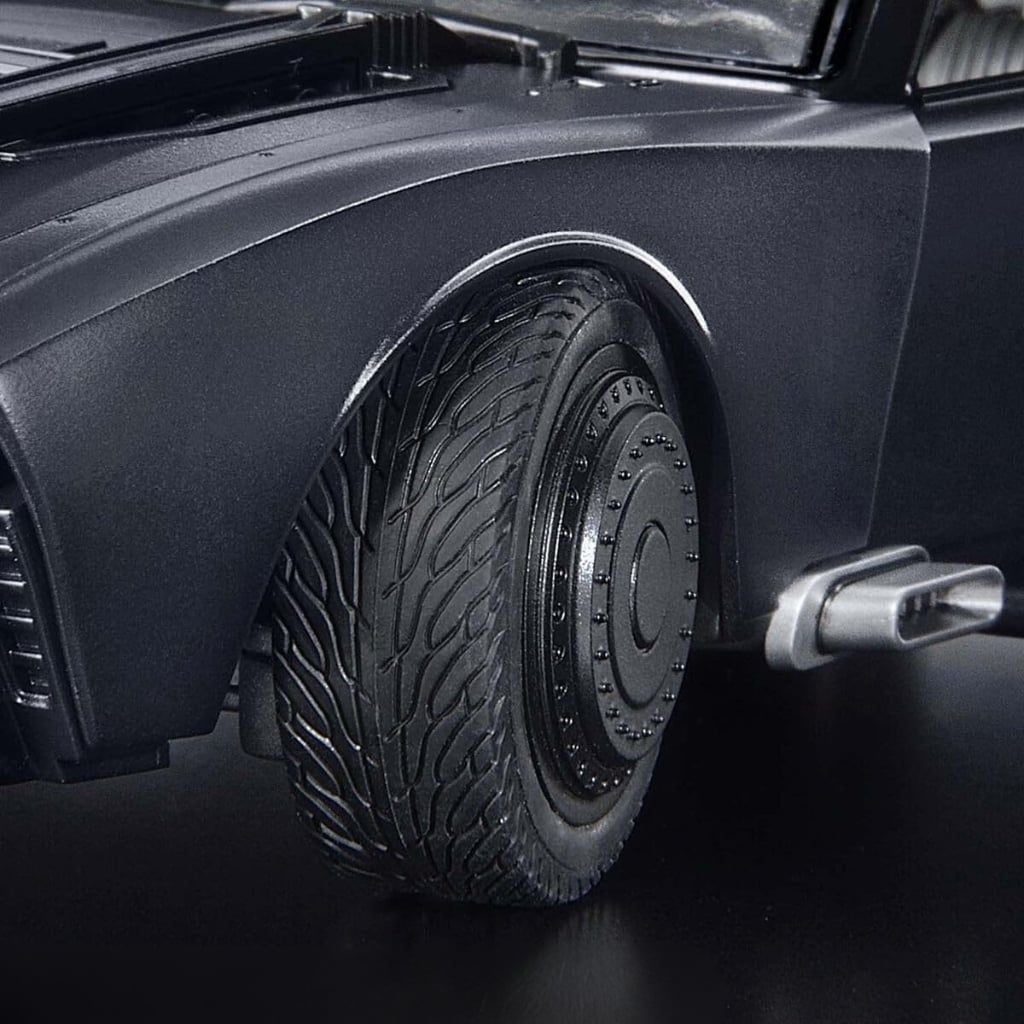 Mô hình lắp ráp DC Batmobile ( The Batman Version ) Model Kit 1/35 BANDAI