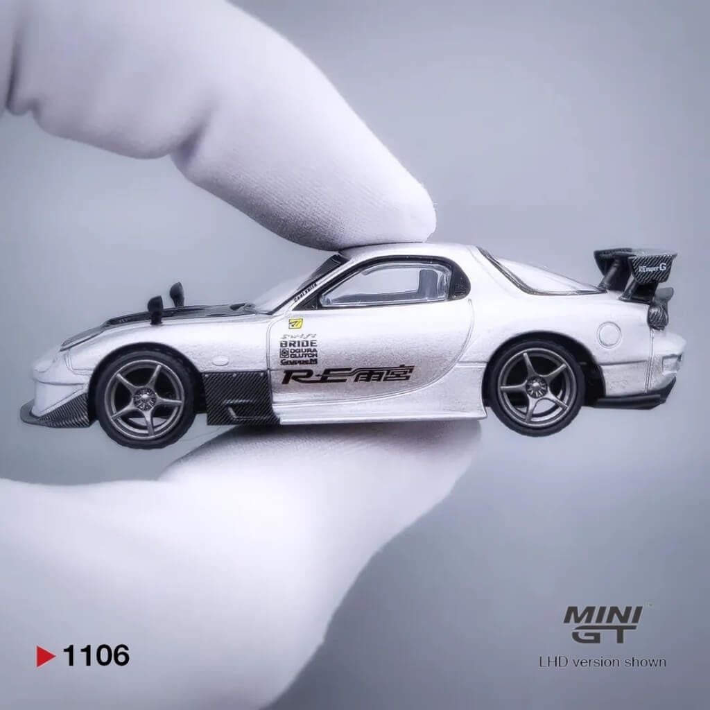 Mô hình xe Mazda RX-7 RE-Amemiya 1:64 MiniGT