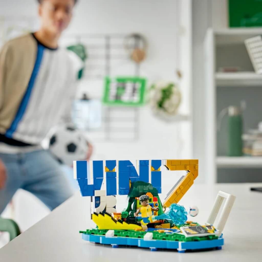 Bộ đồ chơi mô hình lắp ráp Biểu Tượng Sân Cỏ Vini Jr. LEGO EDITIONS SPORTS