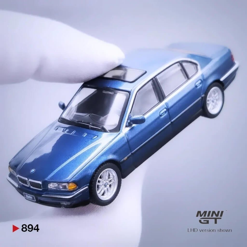 Mô hình xe BMW 750IL 1:64 MiniGT