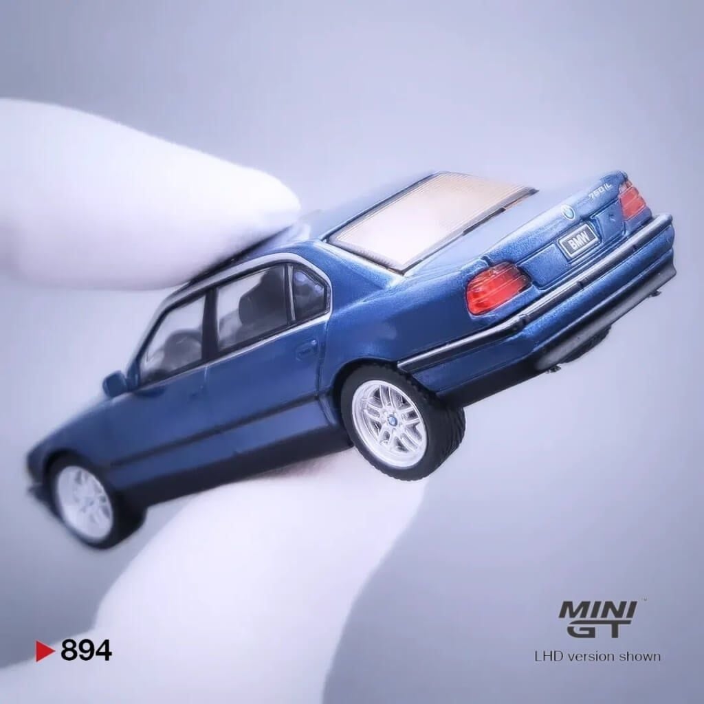 Mô hình xe BMW 750IL 1:64 MiniGT