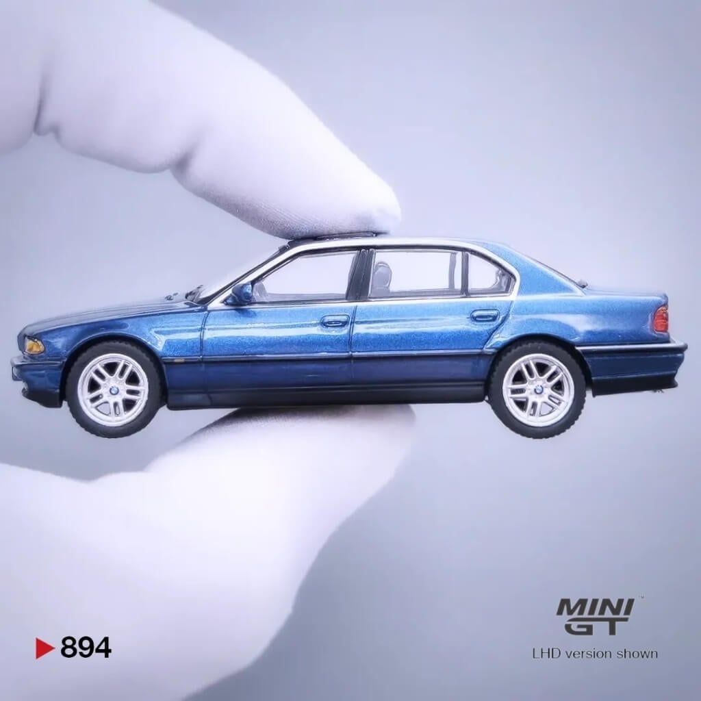 Mô hình xe BMW 750IL 1:64 MiniGT