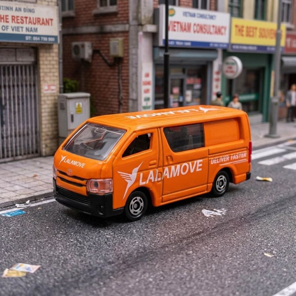 Mô hình xe Lalamove Toyota Hiace Asia Original TOMICA