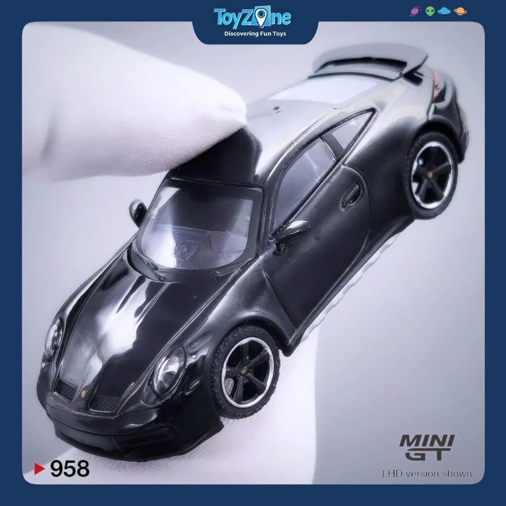 Mô hình xe Porsche 911 Dakar 1:64 MiniGT