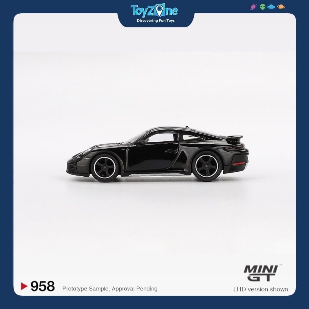 Mô hình xe Porsche 911 Dakar 1:64 MiniGT