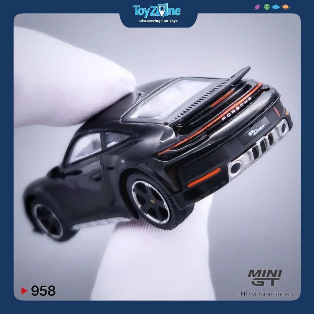 Mô hình xe Porsche 911 Dakar 1:64 MiniGT