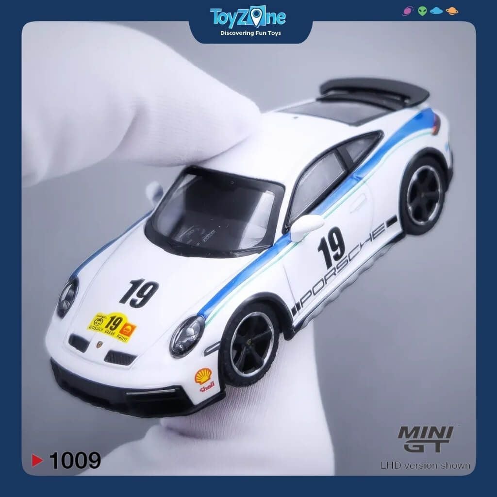 Mô hình xe Porsche 911 Dakar 1:64 MiniGT