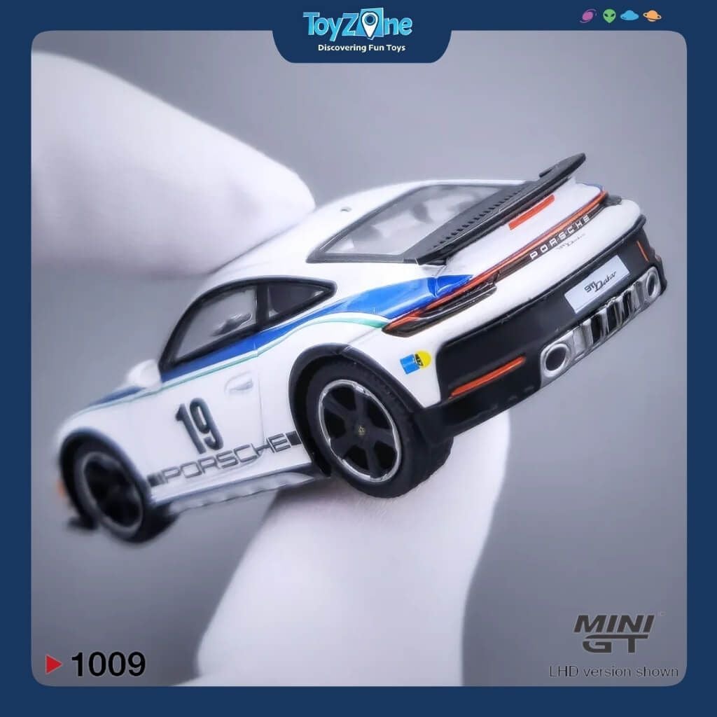 Mô hình xe Porsche 911 Dakar 1:64 MiniGT