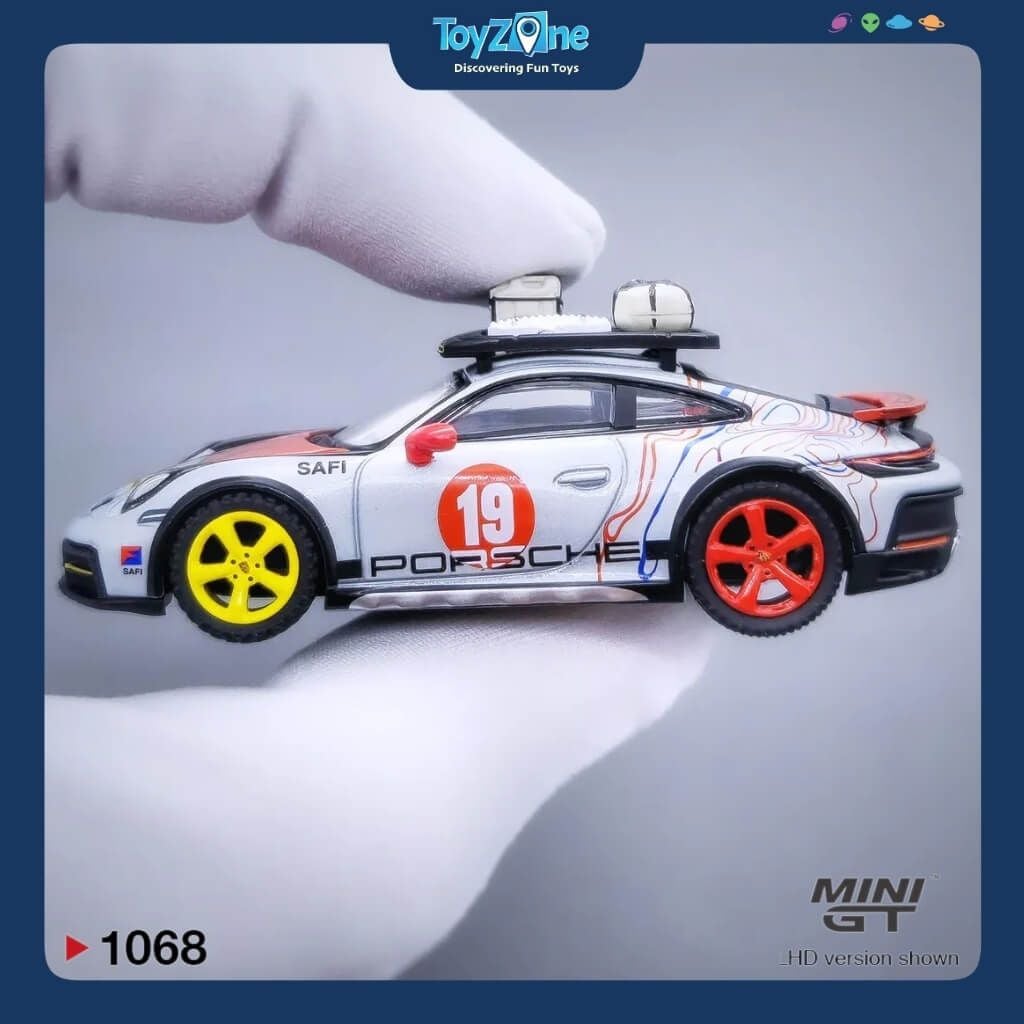 Mô hình xe Porsche 911 Dakar 1:64 MiniGT