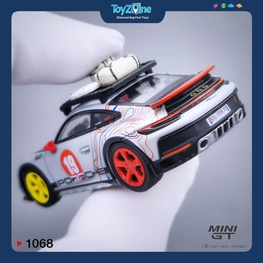 Mô hình xe Porsche 911 Dakar 1:64 MiniGT