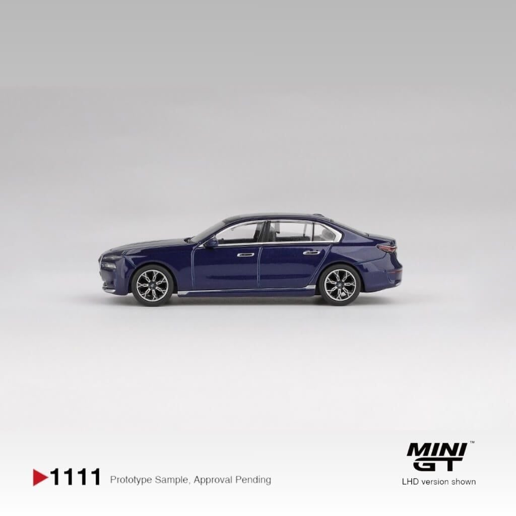 Mô hình xe BMW i7 xDrive60 1:64 MiniGT