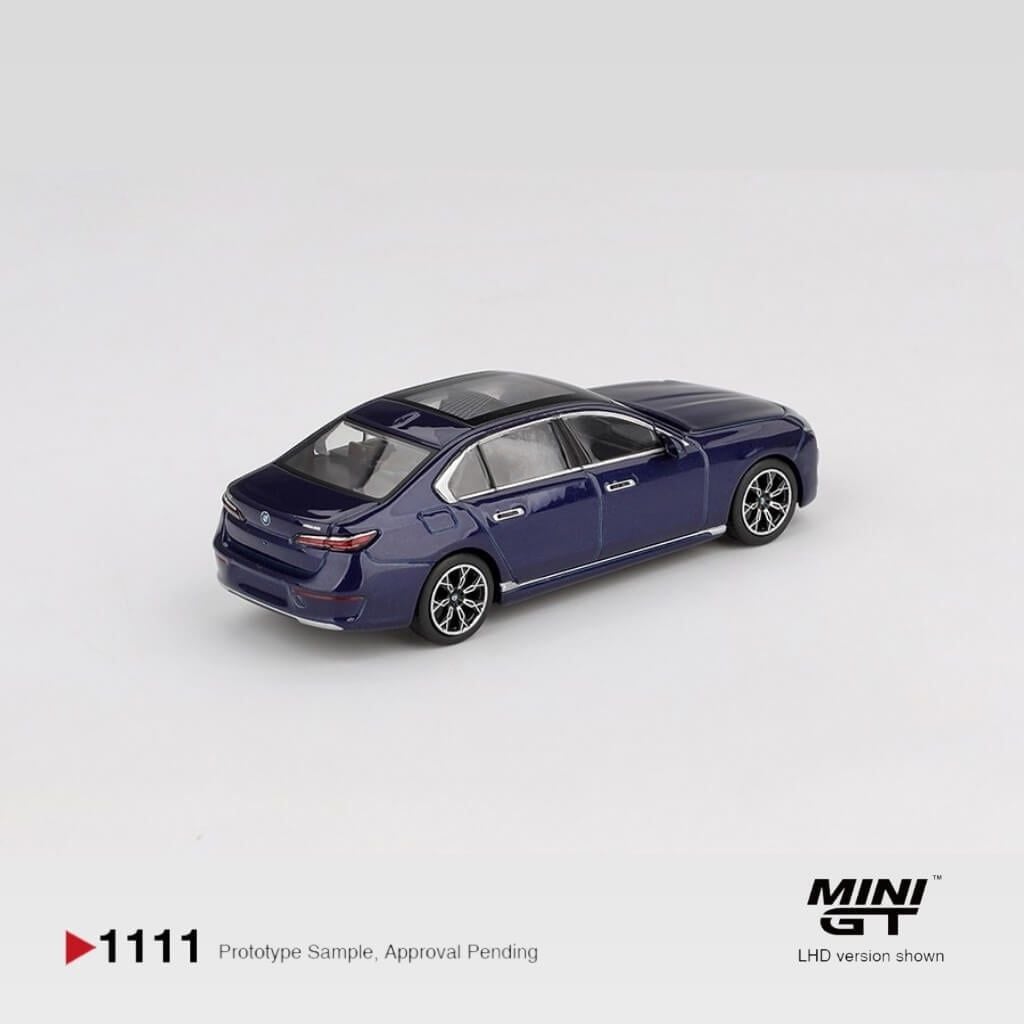 Mô hình xe BMW i7 xDrive60 1:64 MiniGT
