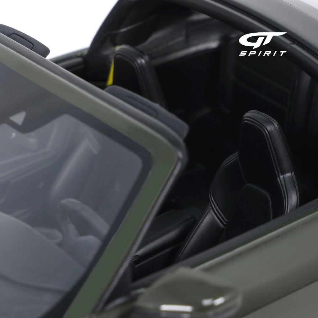 Mô hình xe Porsche 911 ( 992 ) Targa 4S 2020 1:18 GT SPIRIT