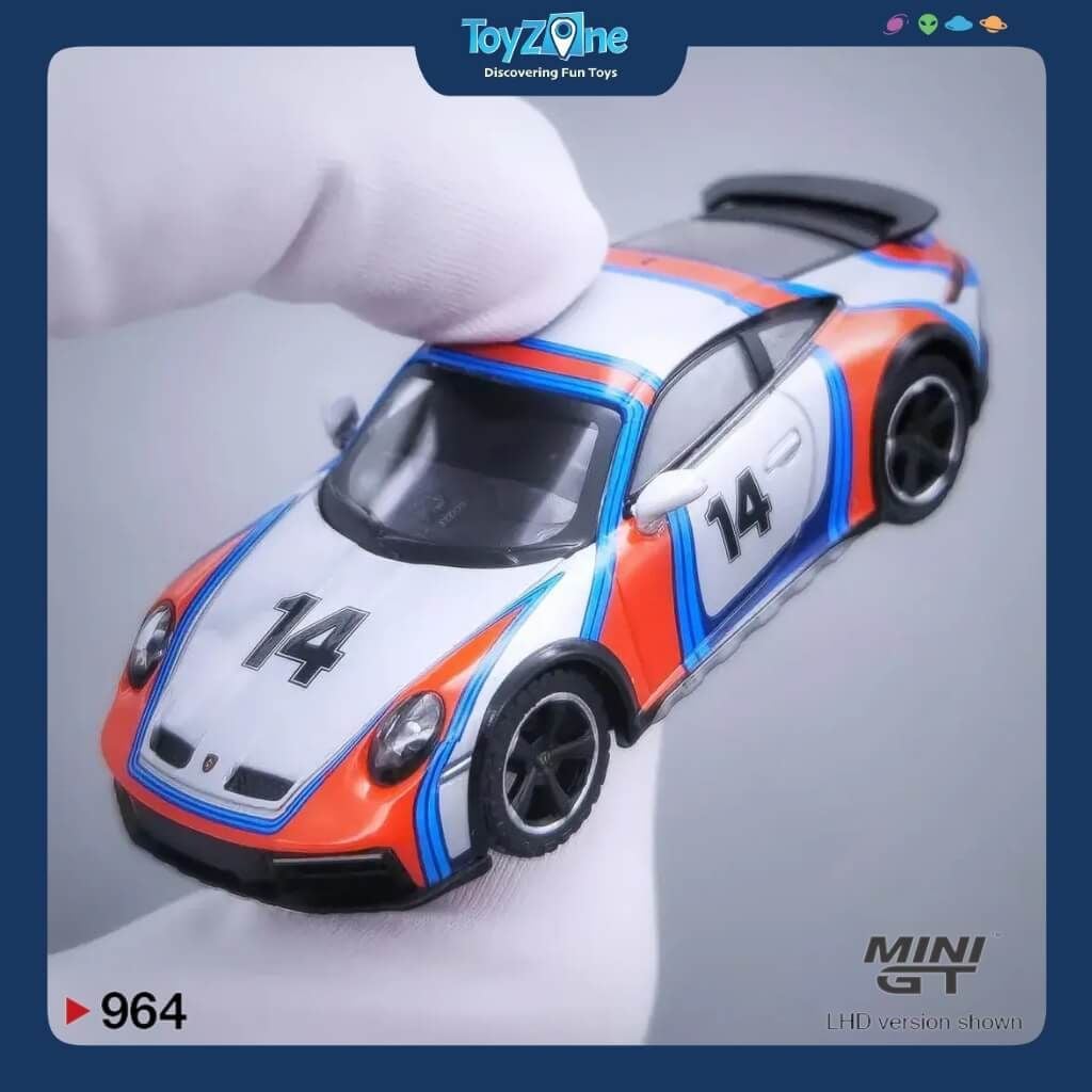 Mô hình xe Porsche 911 Dakar 1:64 MiniGT