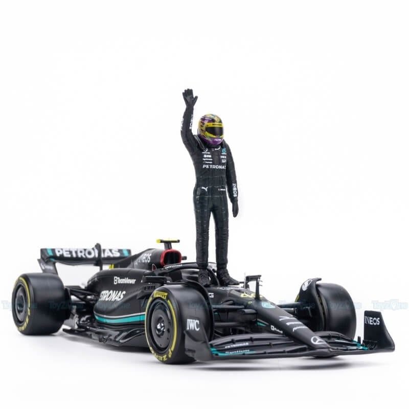 Mô hình xe F1 Mercedes-AMG F1 W14 E Perfomance W/ Driver 1:24 BBURAGO