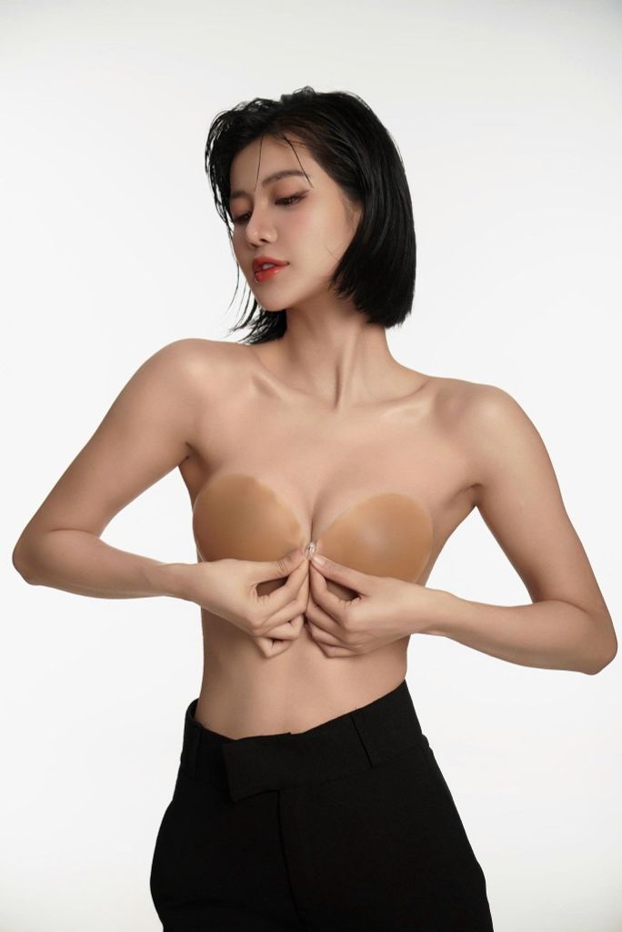 BOM Sister x Ngọc Trinh - Áo dán cài trước diện trang phục hở có nhiều tone màu BOM Sister D005