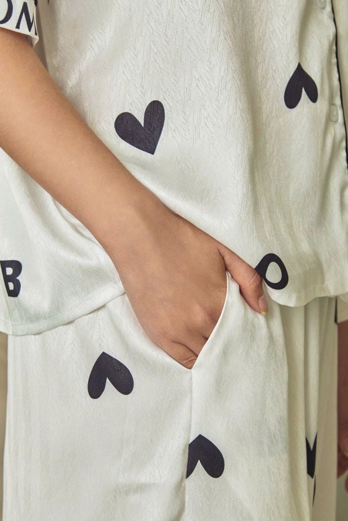 Bộ Đồ Ngủ Nữ Quần Dài Pyjama Lụa Cao Cấp Họa Tiết Trái Tim Dễ Thương BOMSISTER MN2025