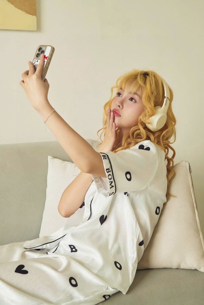 Bộ Đồ Ngủ Nữ Quần Dài Pyjama Lụa Cao Cấp Họa Tiết Trái Tim Dễ Thương BOMSISTER MN2025