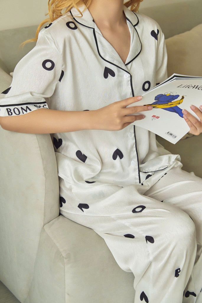 Bộ Đồ Ngủ Nữ Quần Dài Pyjama Lụa Cao Cấp Họa Tiết Trái Tim Dễ Thương BOMSISTER MN2025