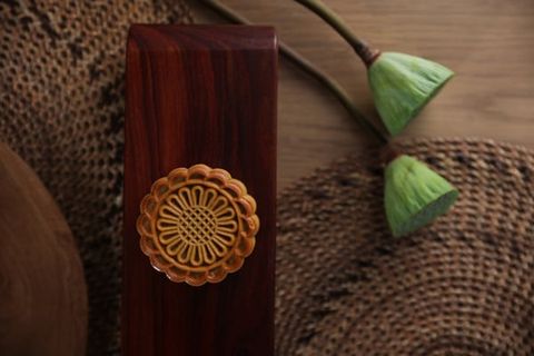 Bánh nướng hạt sen hạt chia trứng muối 150g